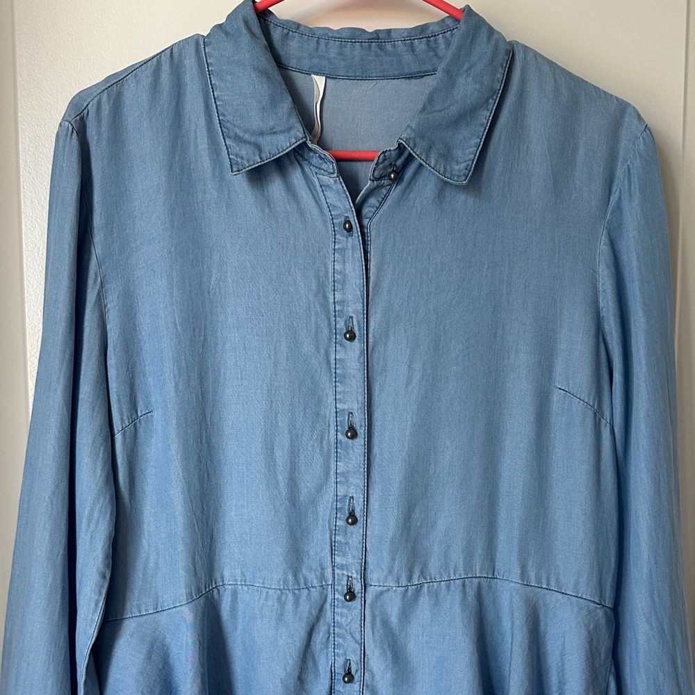 Chambray High-Low Button-Down Shirt with Ruffle Detail - Picture 7 of 7